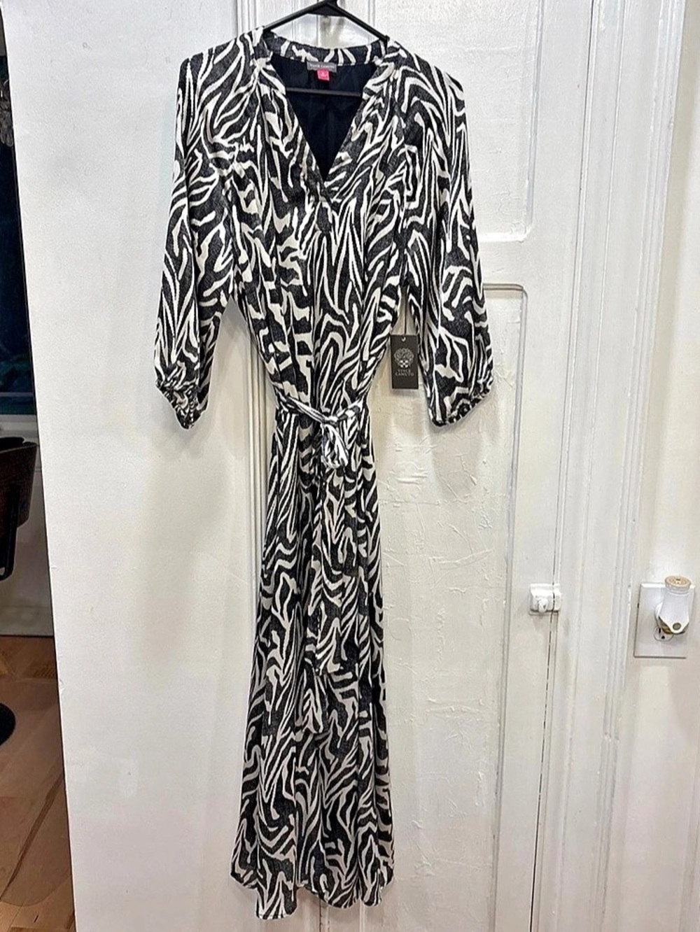 Vince Camuto Satin Printed V-Neck 3/4 Sleeves Maxi Ivory Black Zebra Print Sz M